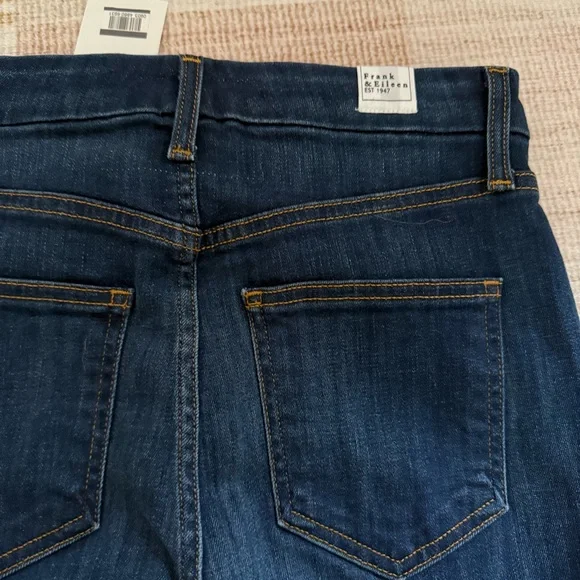 Frank & Eileen Killian Crop Flare Jeans in Medium Wash Size 25 NWT